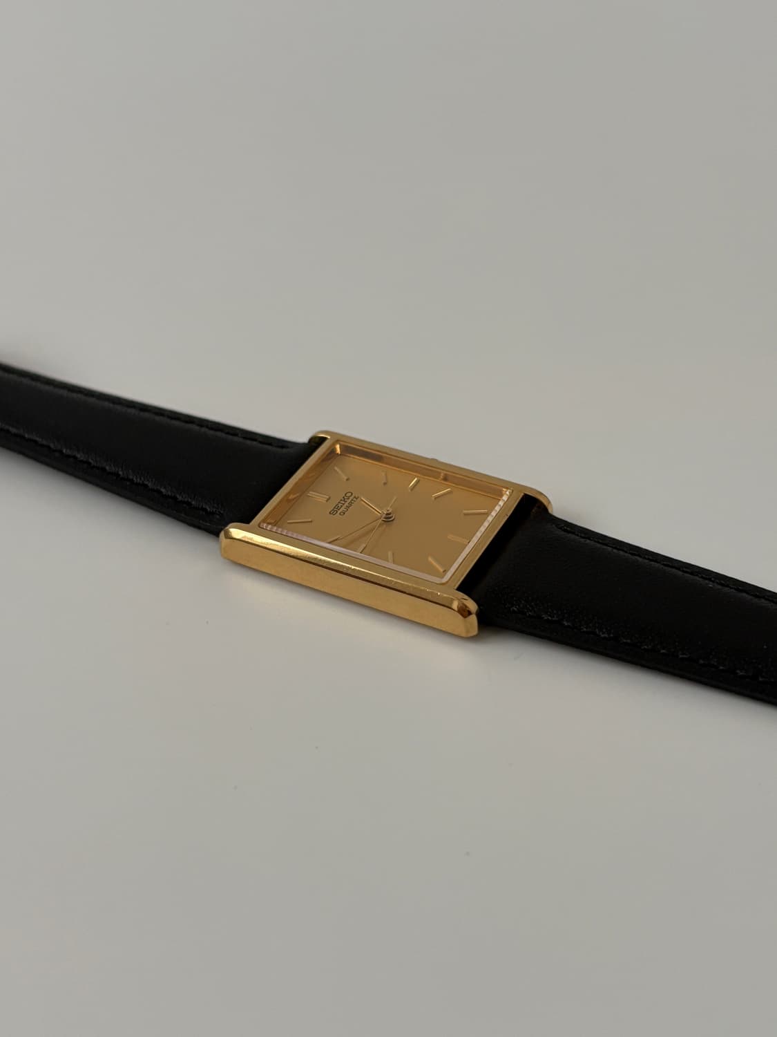 90s gold tank case quartz 상품이미지7