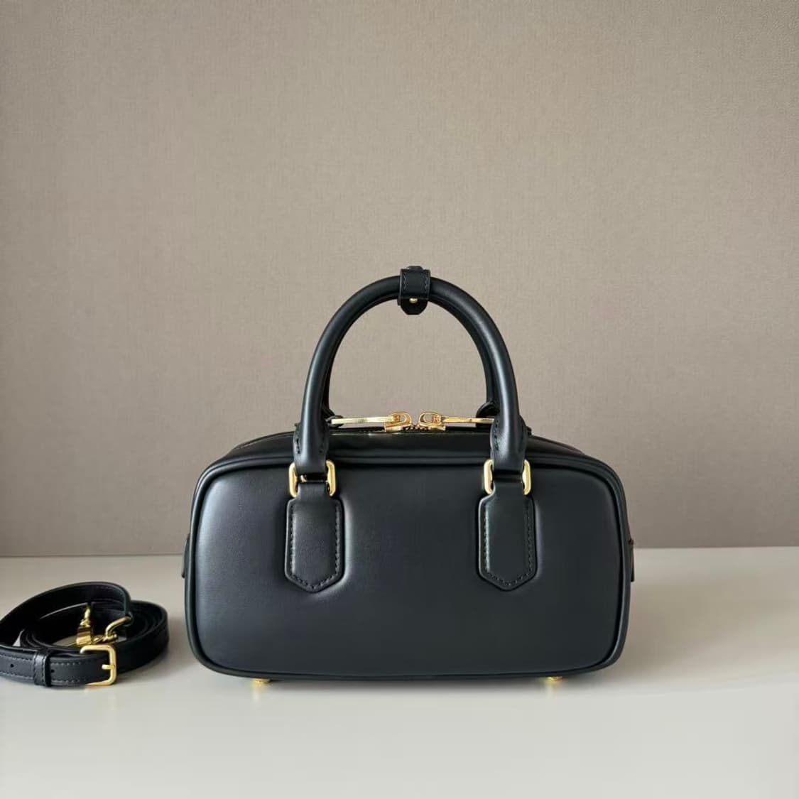 미우 미우 아르카디 레더 미니백 블랙 상품이미지2