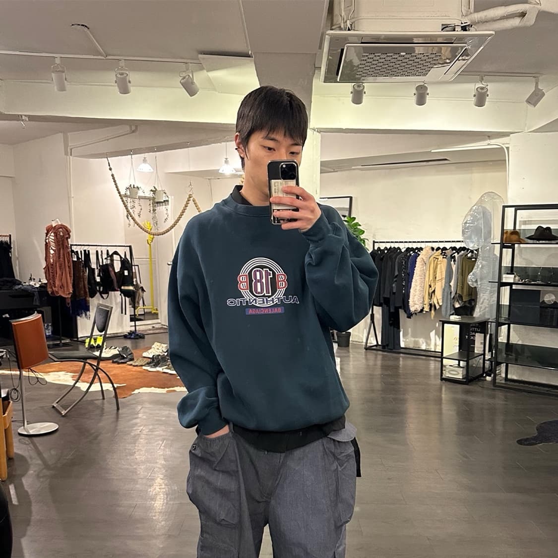 발렌시아가 로고 맨투맨 상품이미지4