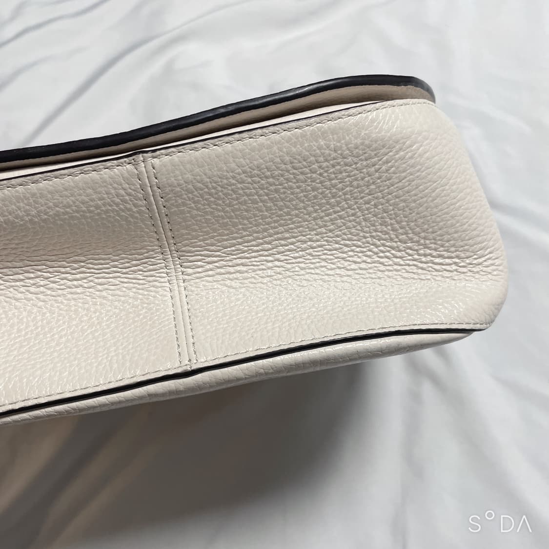 코치 아이보리 레더 숄더백 상품이미지4