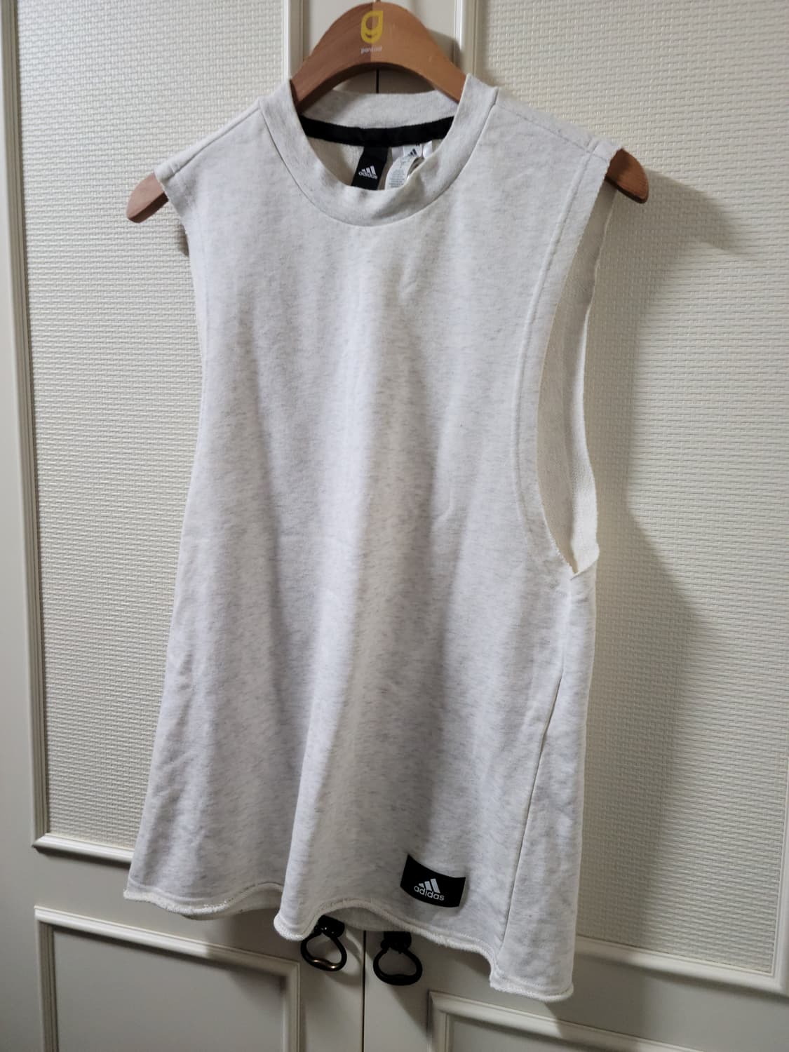 아디다스 회색 코튼 면 민소매 슬리브리스 티셔츠 M 사이즈 상품이미지2