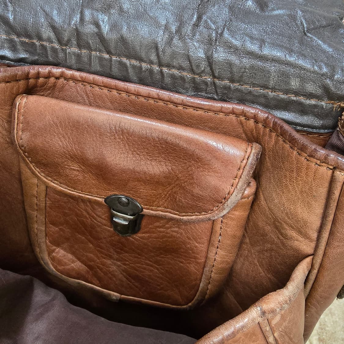 Made in Japan Vintage 카우레더 크로스백 상품이미지8