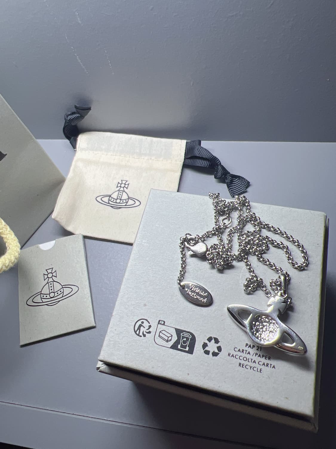 비비안웨스트우드 미니 바스 릴리프 목걸이 상품이미지5