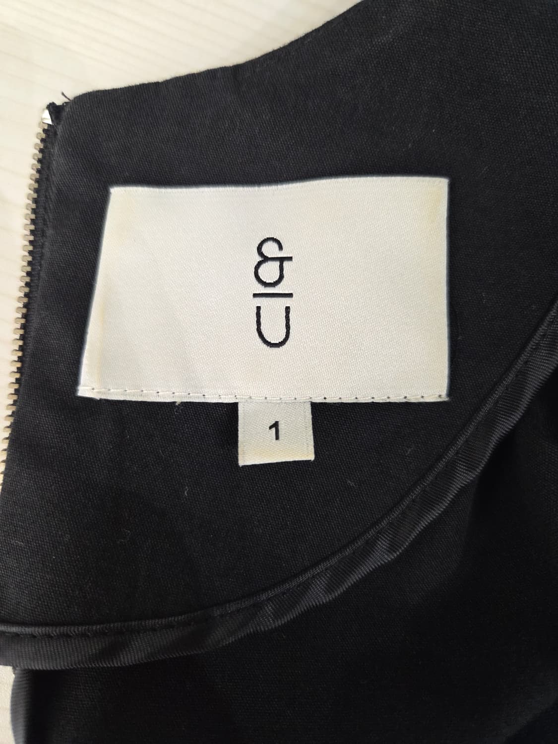 ANDYOU 앤유 블랙 퍼프 배색 롱 원피스 상품이미지6