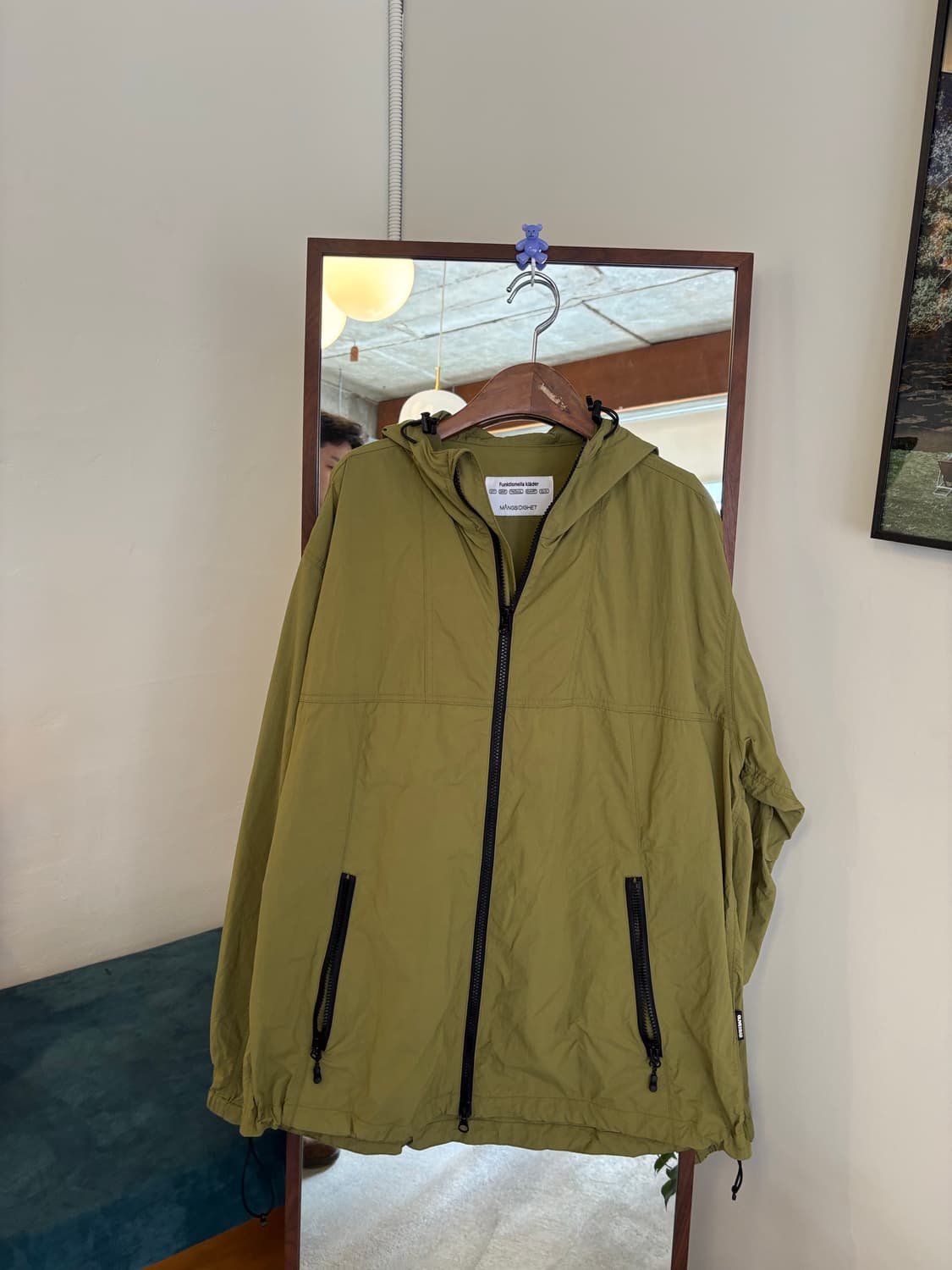 스웨덴 올리브그린 후드 바람막이 자켓 상품이미지2