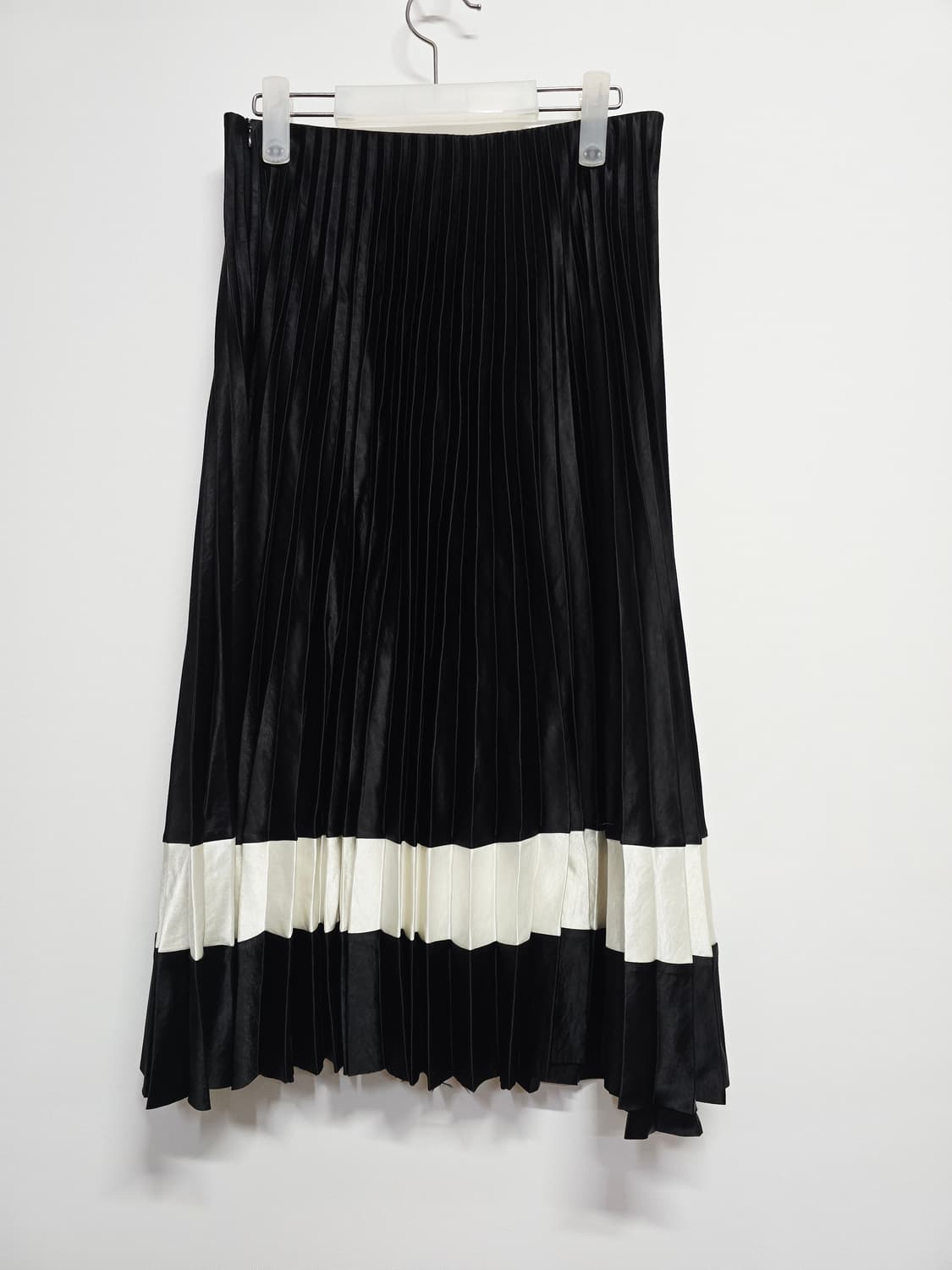 띠어리 블랙 플리츠 스커트 배색 포인트 상품이미지4