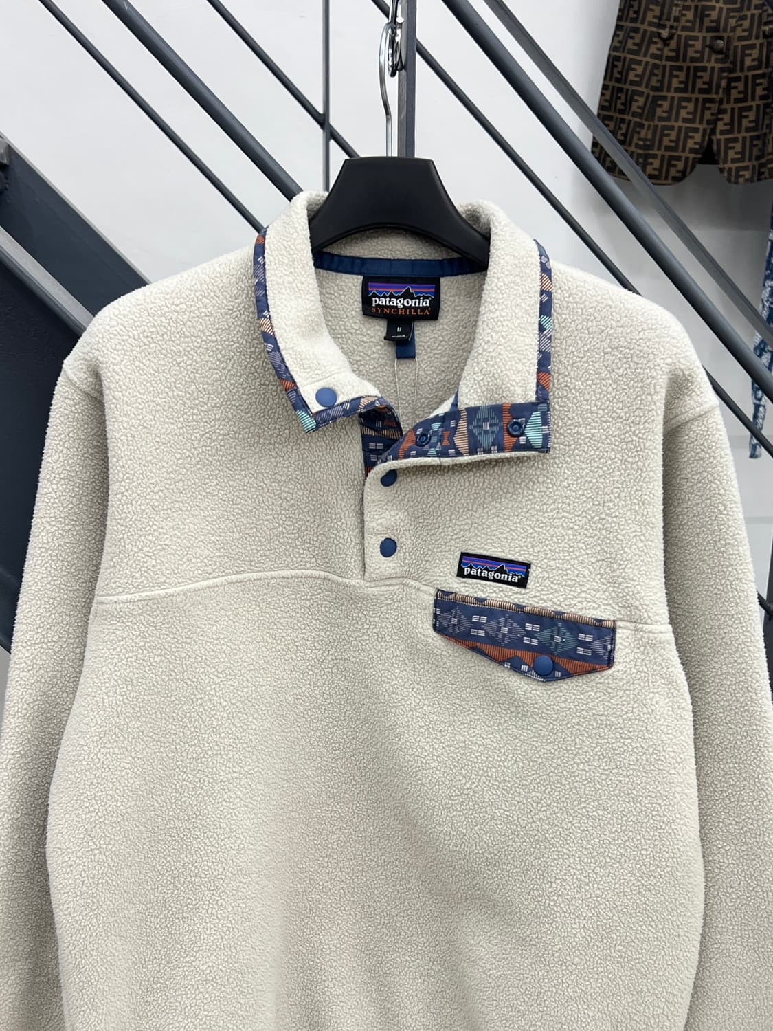 파타고니아 신칠라 오트밀 스냅 플리스 상품이미지2