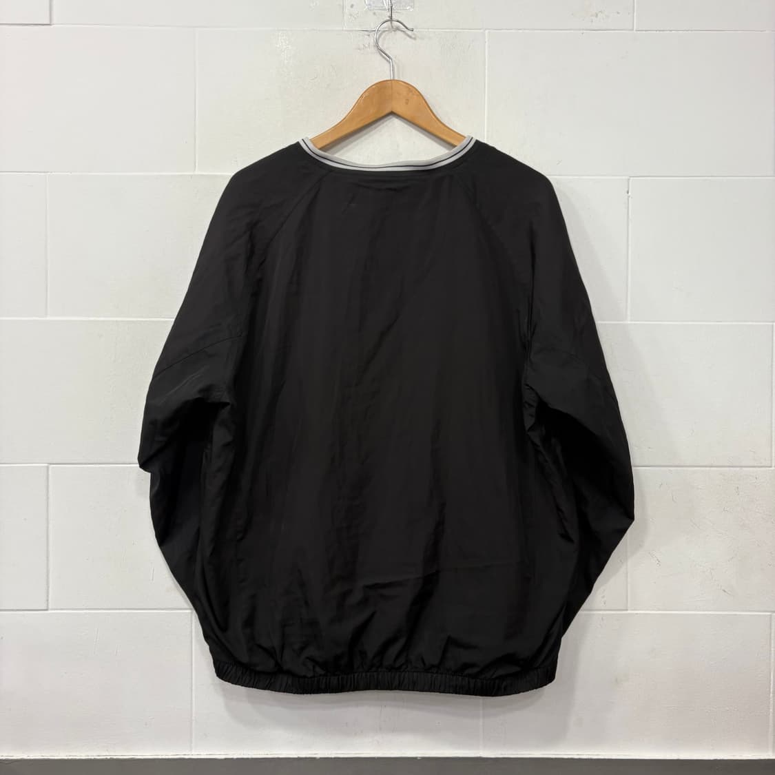 아식스 브이넥 웜업 상품이미지3