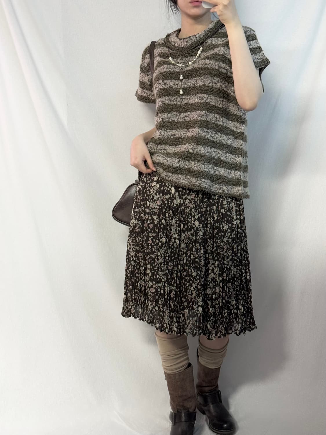 부클 폴딩 넥 스트라이프 패턴 탑 상품이미지3