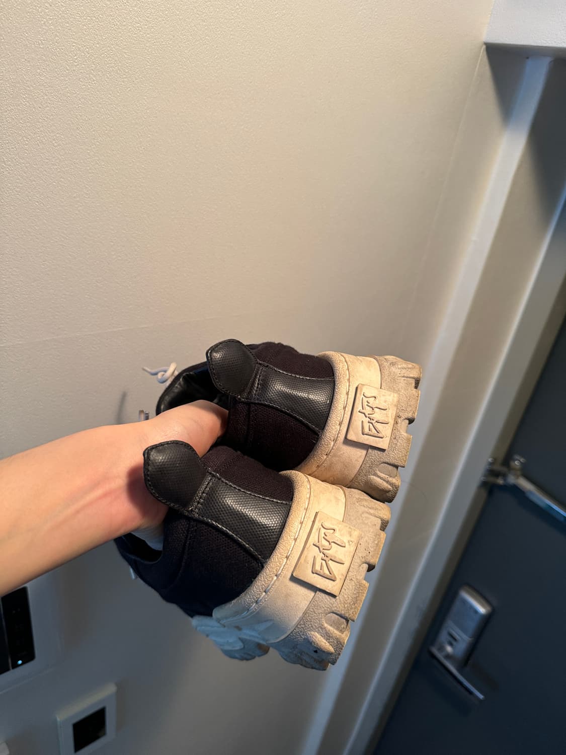 Eytys 이티스 블랙 스니커즈 250 상품이미지2