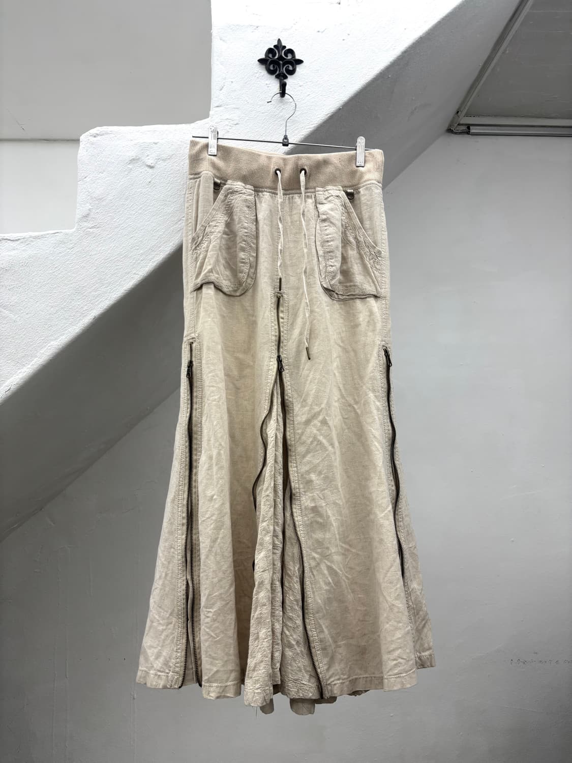 G.O.A beige multi zipper flared long ski 상품이미지1