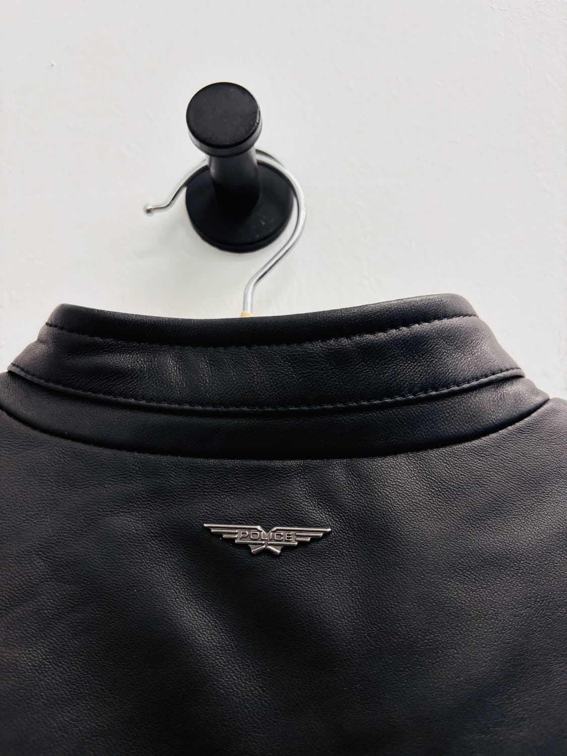 [새상품] 폴리스(POLICE) 양가죽 스탠드칼라 미니멀 레더 자켓 상품이미지4