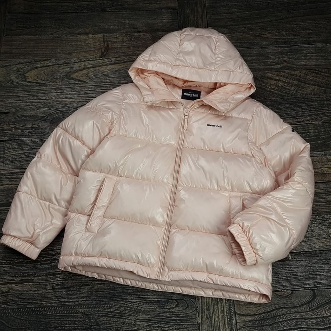 몽벨 로고 프린팅 유광 후드 숏 패딩 아이보리 M16660 상품이미지1