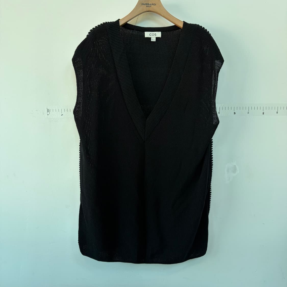 COS 코스 블랙 V넥 니트 조끼 상품이미지1