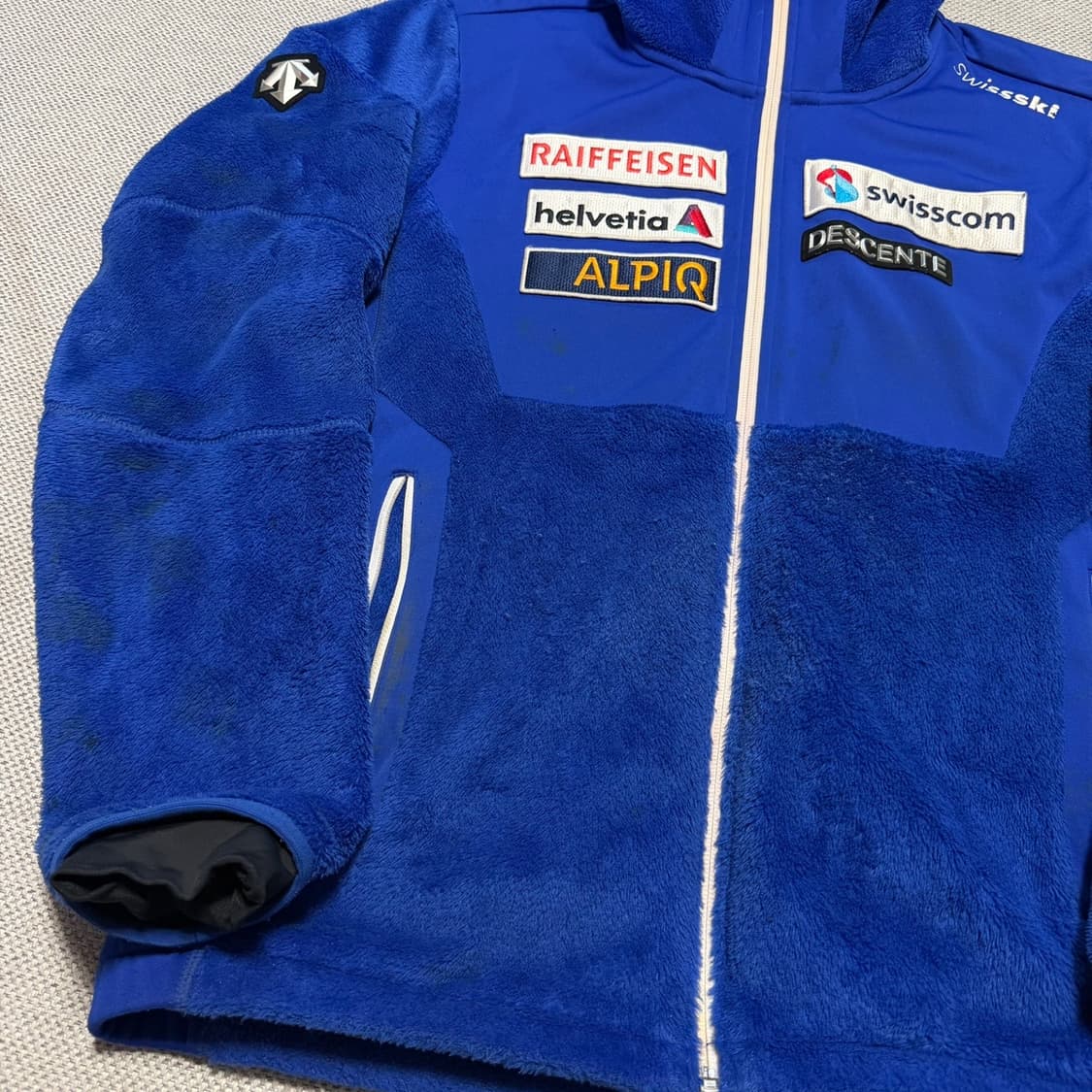 데상트 아우디 플리스 후드집업 자켓 상품이미지2