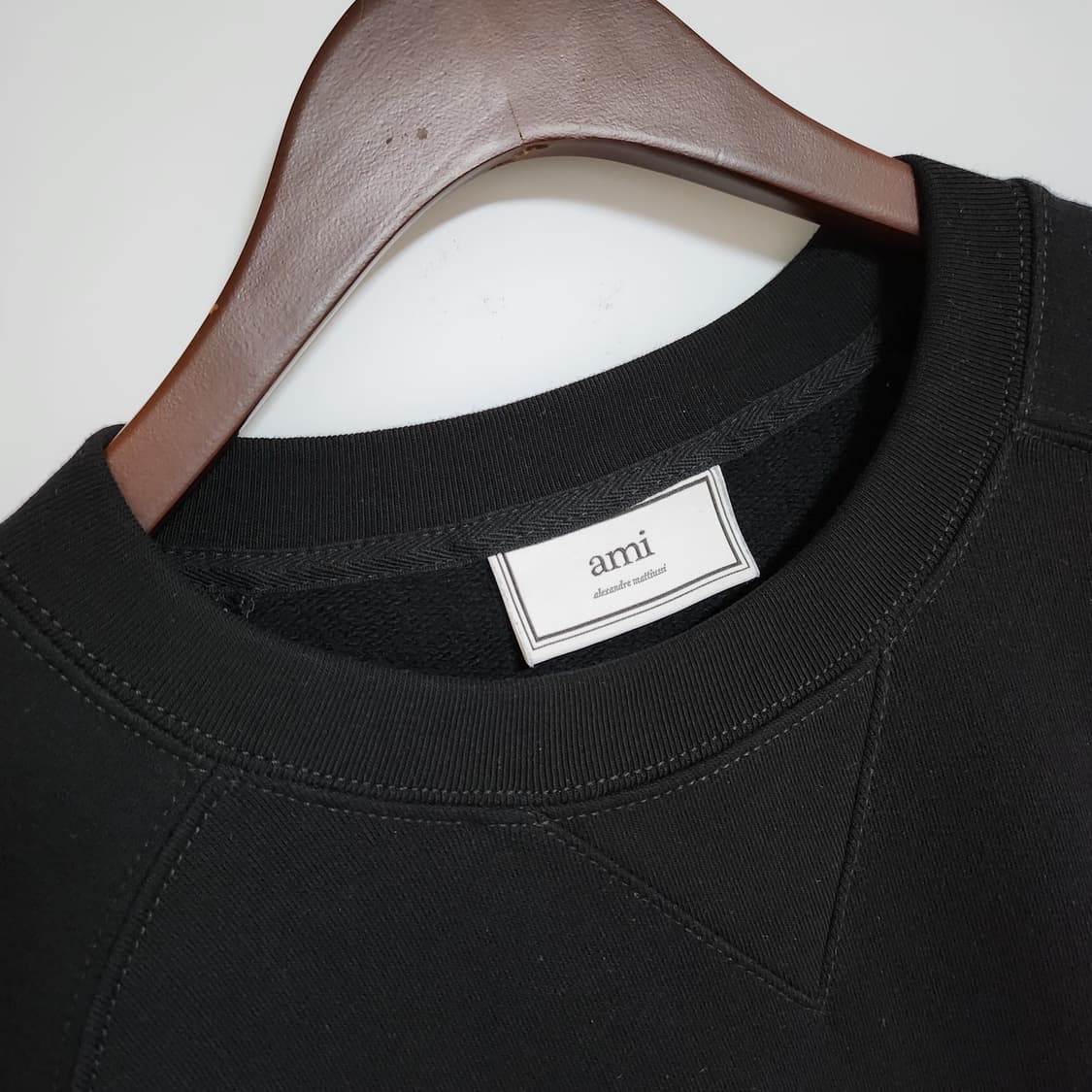 [L] 아미 블랙 체인 하트자수 맨투맨 E20HJ031 상품이미지8