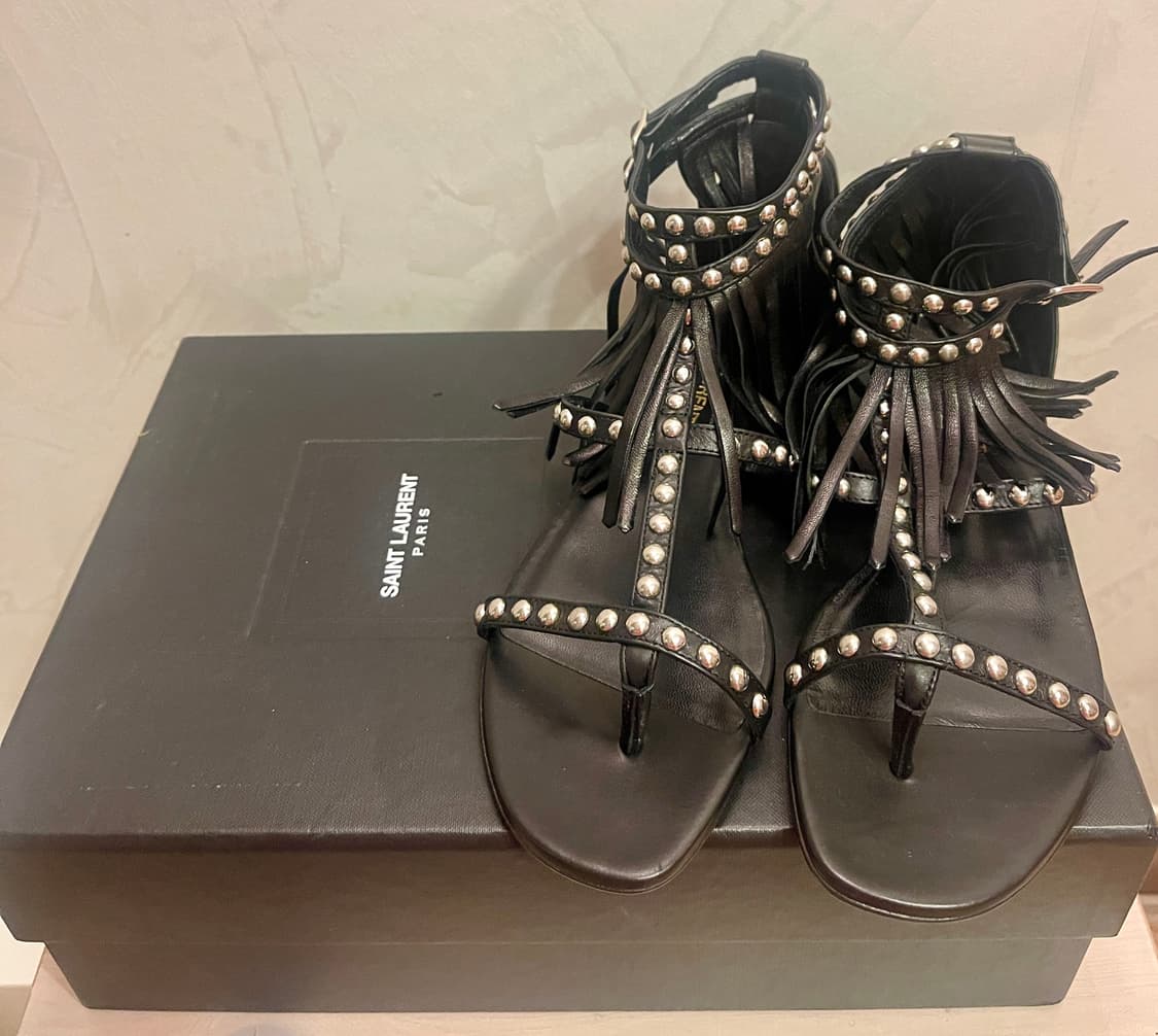 생 로랑Saint Laurent스터드 프린지 가죽 플랫 샌들 (36.5) 상품이미지1