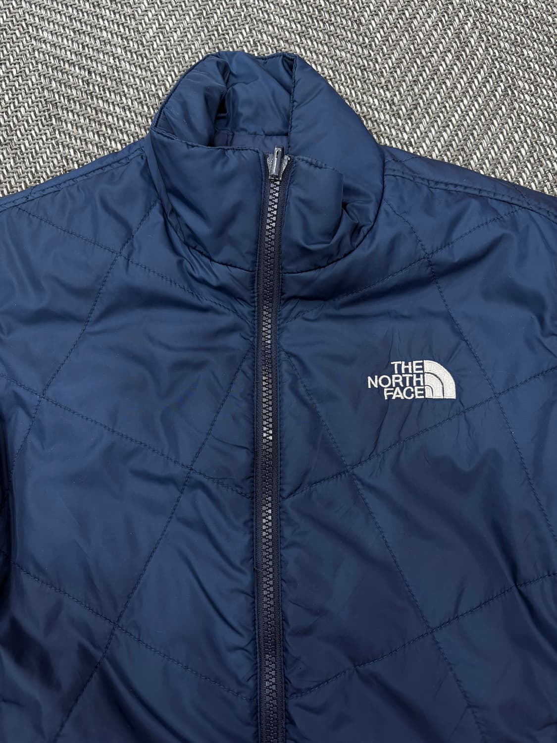 노스페이스 경량패딩 네이비 상품이미지2