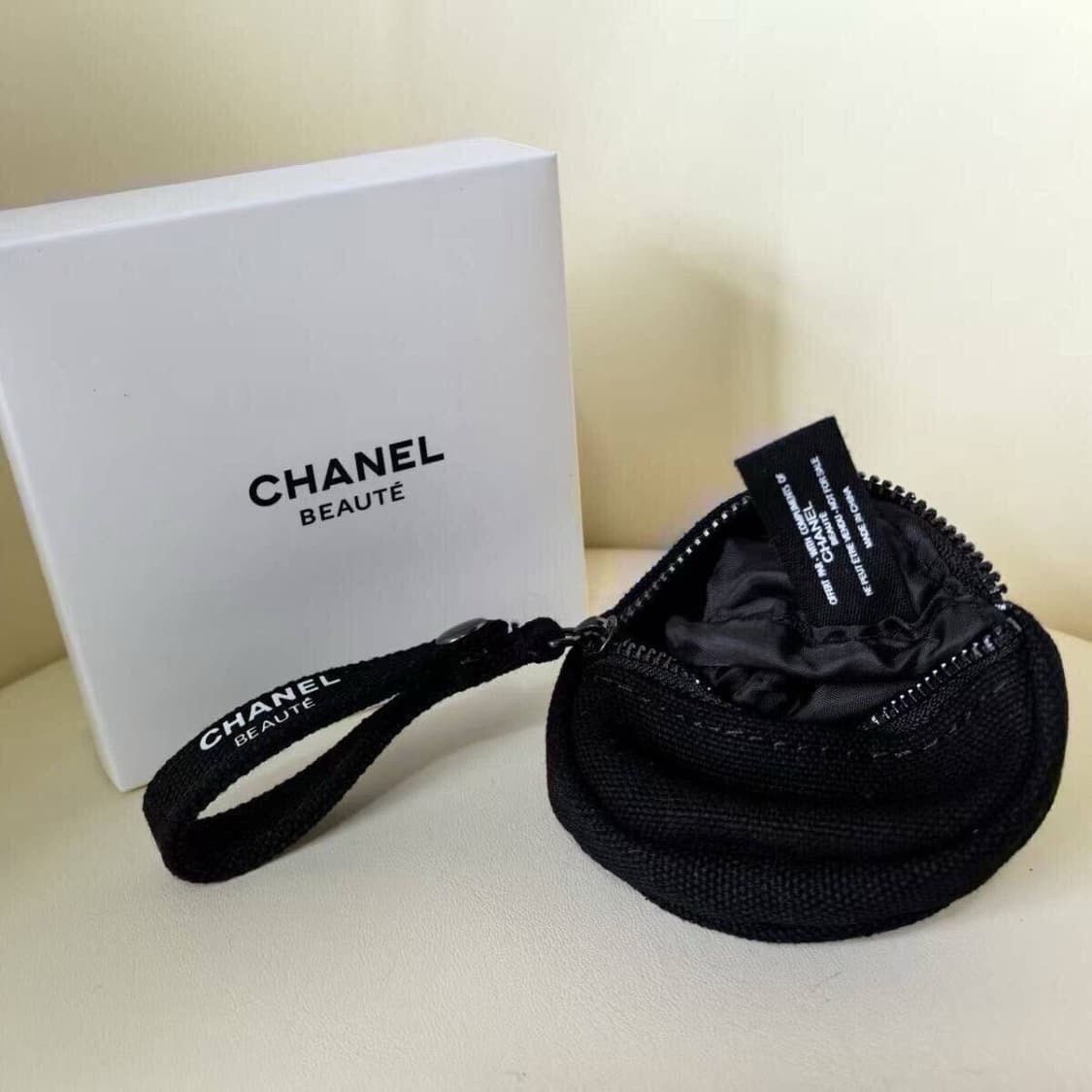 샤넬뷰티  블랙원형 미니파우치 동전지갑 스트랩  상품이미지8