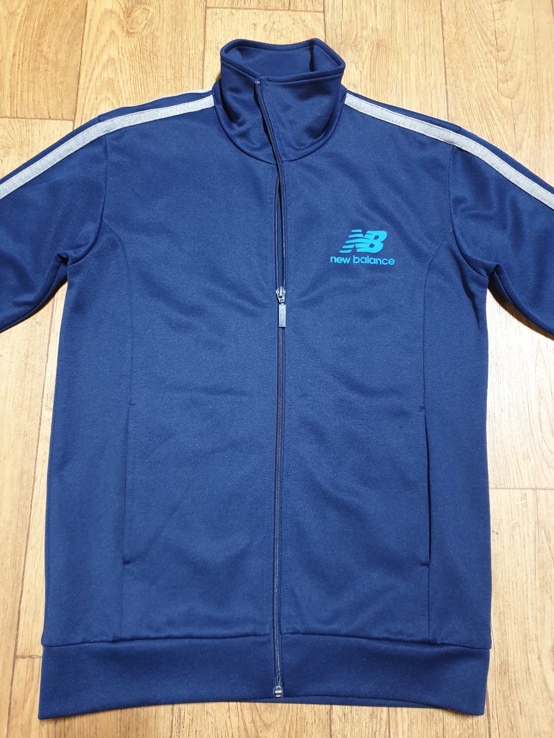 1127 뉴발란스 운동복 집업 95 사이즈입니다 상품이미지1