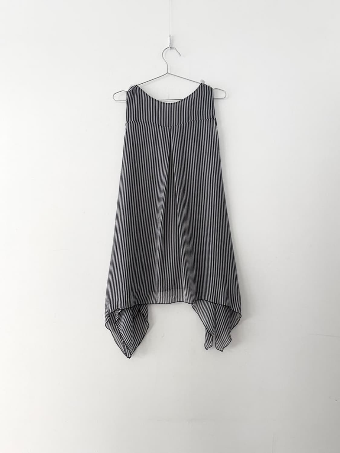 3d ruffle stripe sleeveless 상품이미지3