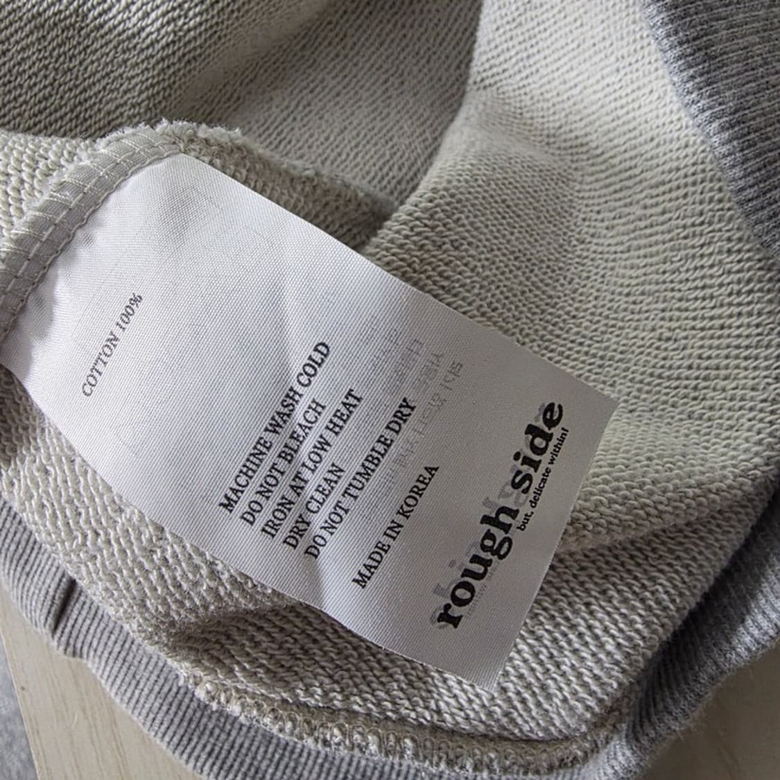 ROUGH SIDE 러프사이드 미니멀 그레이 스웻셔츠 상품이미지5