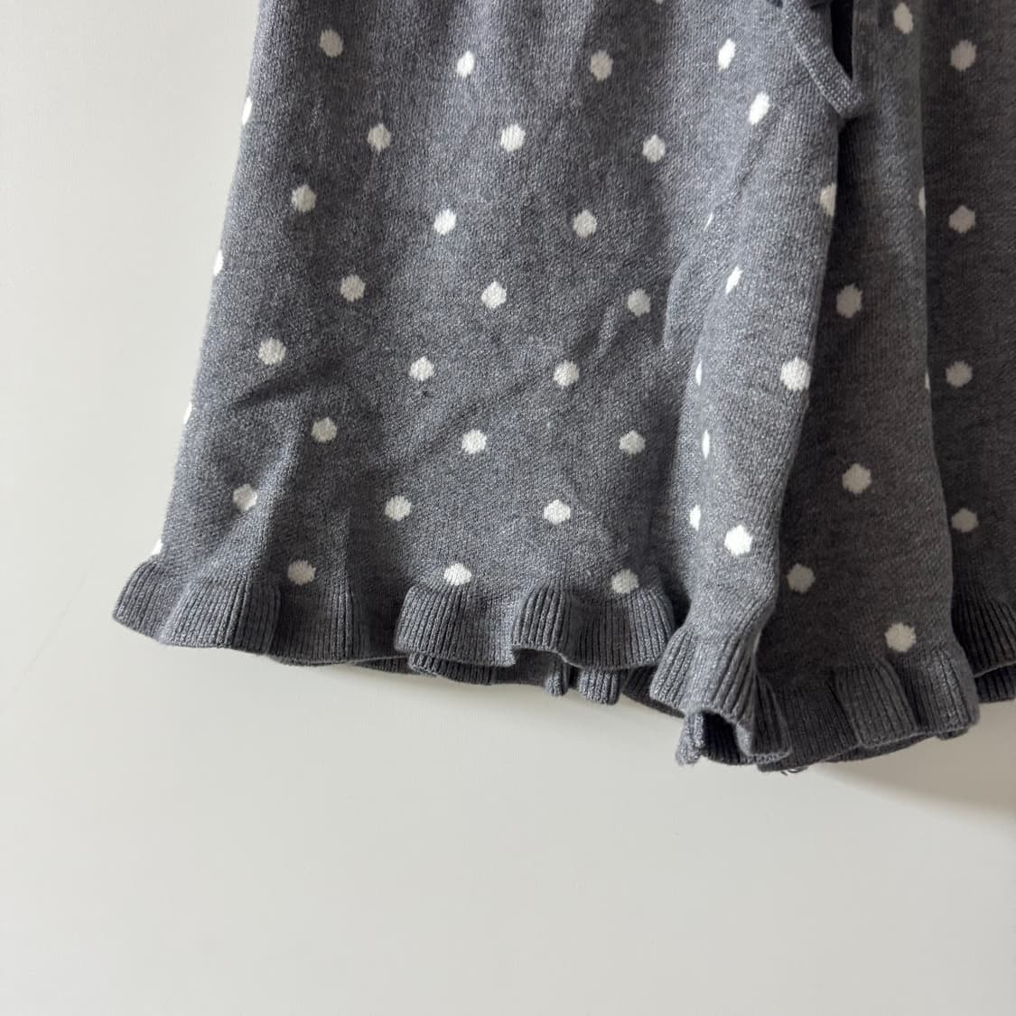 새상품 니트 밑단 프릴 도트 반바지 (그레이) 상품이미지2