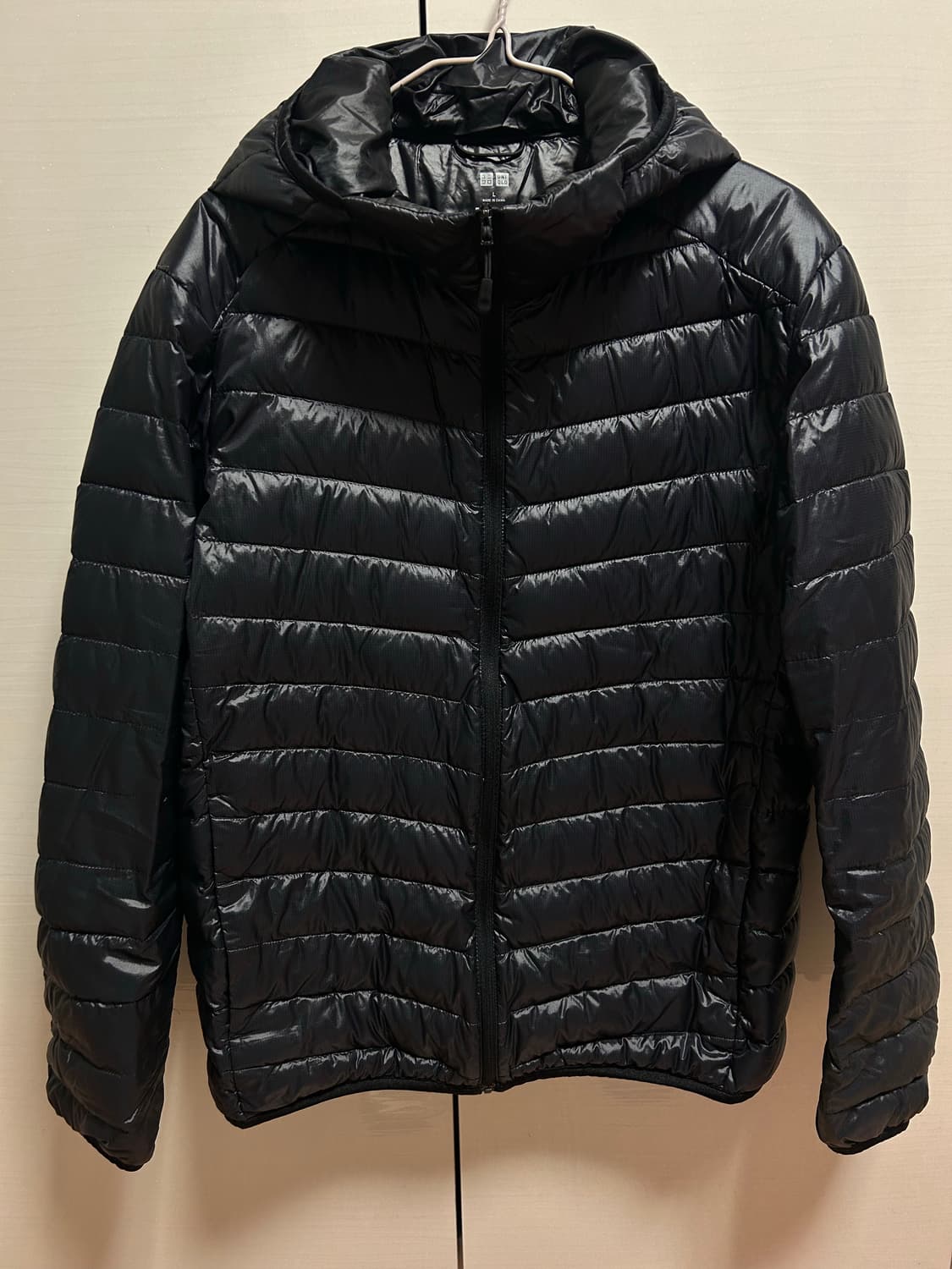유니클로 블랙 후드 경량패딩 L 상품이미지1