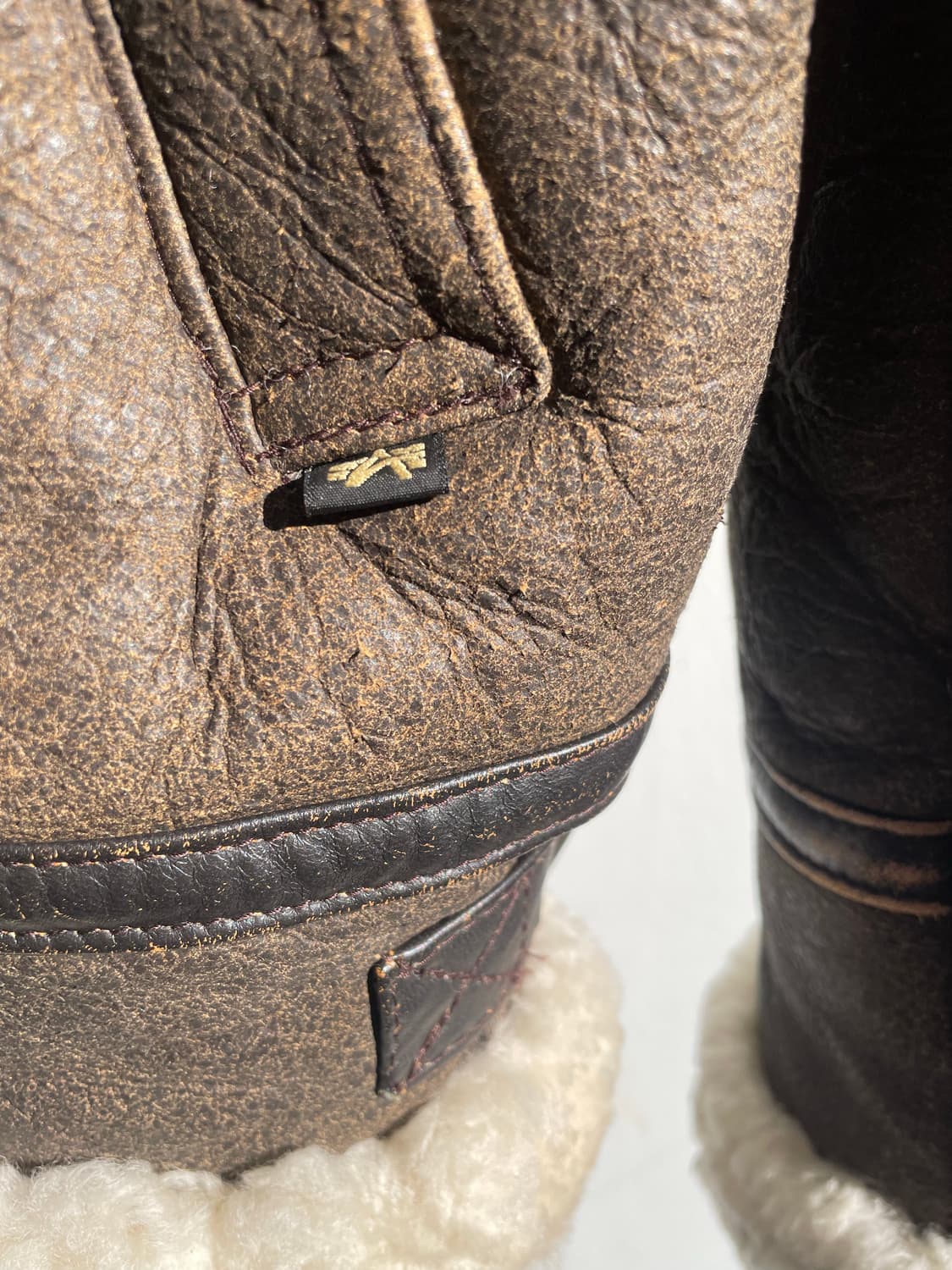 Alpha Industries B-3 Leather Bomber 상품이미지5