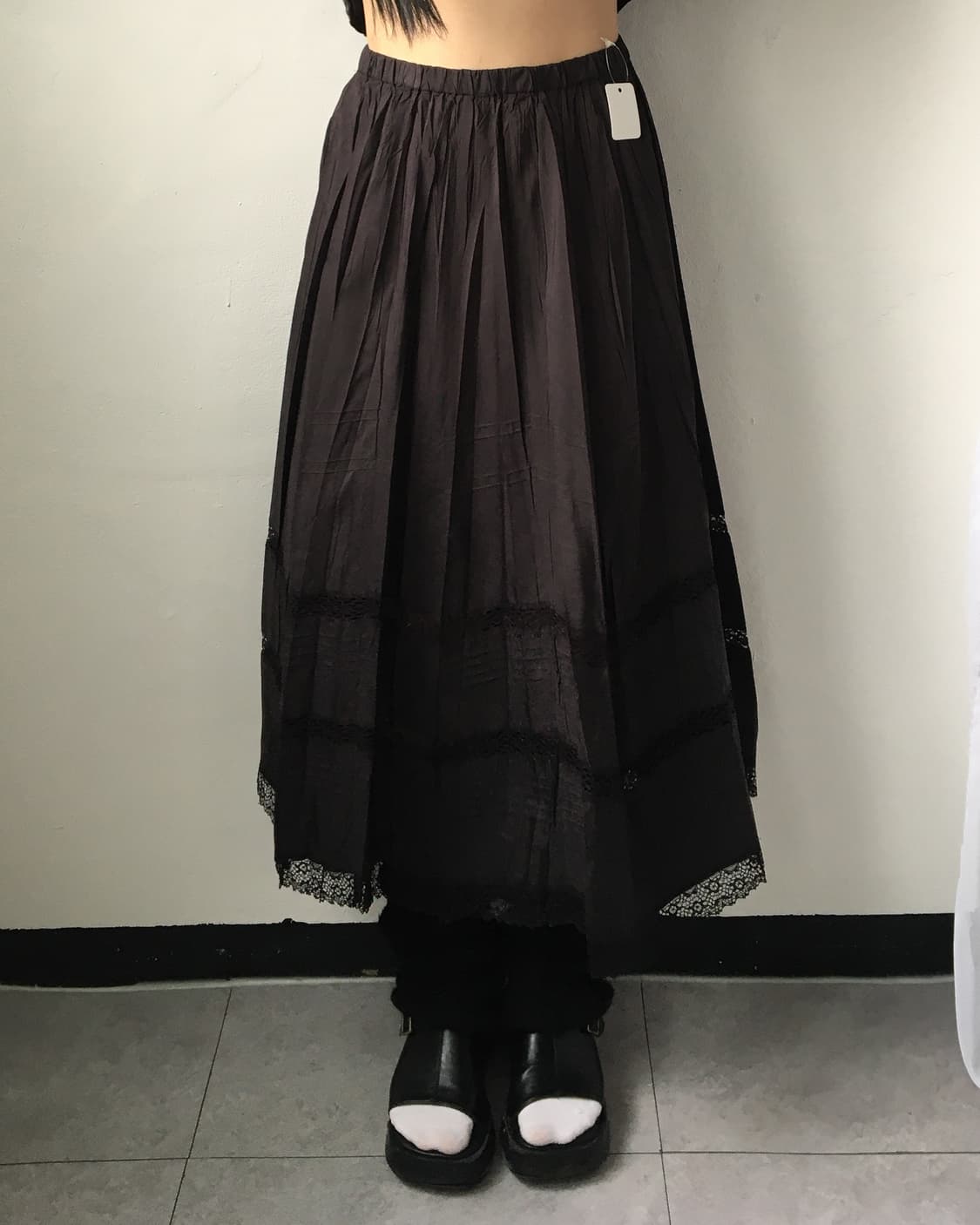 Lace trimming pleats skirt 상품이미지4
