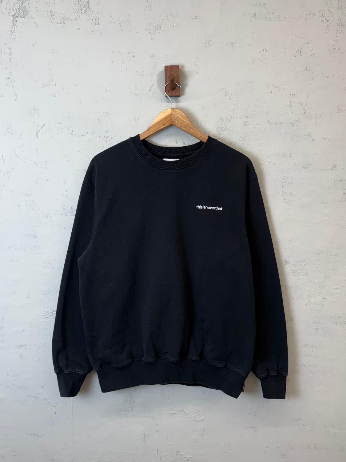 디스이즈네버댓 블랙 스웻셔츠 상품이미지2