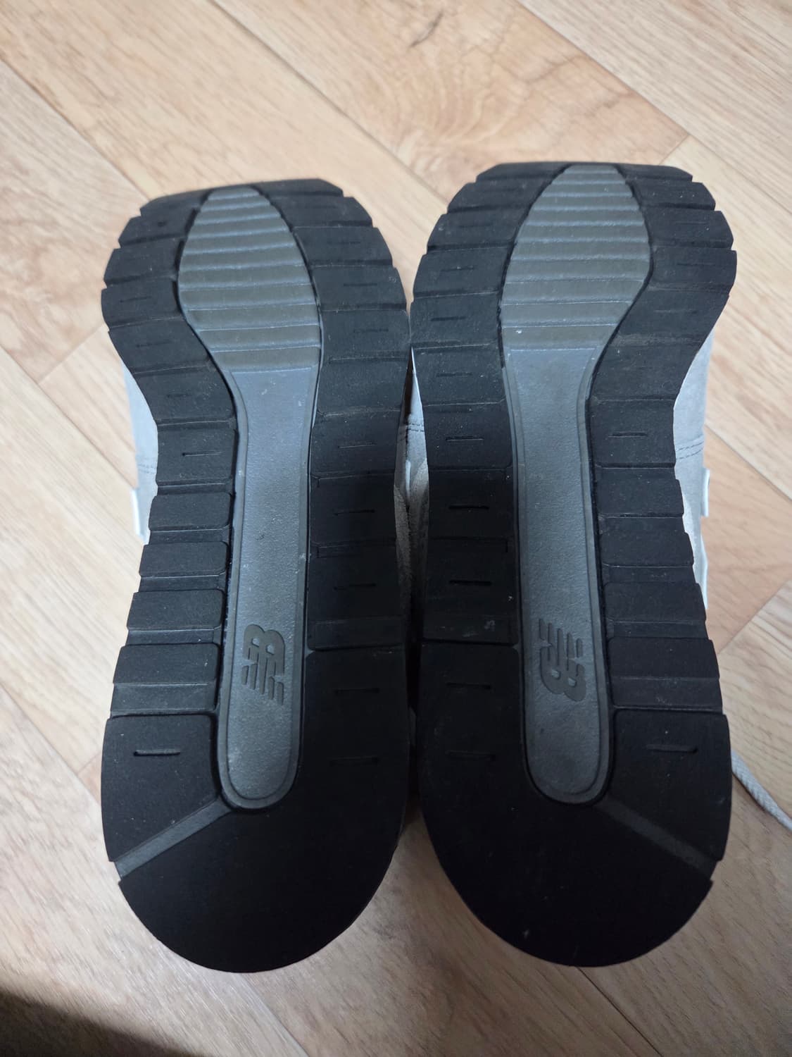 뉴발란스 996 그레이 255 팝니다 상품이미지4