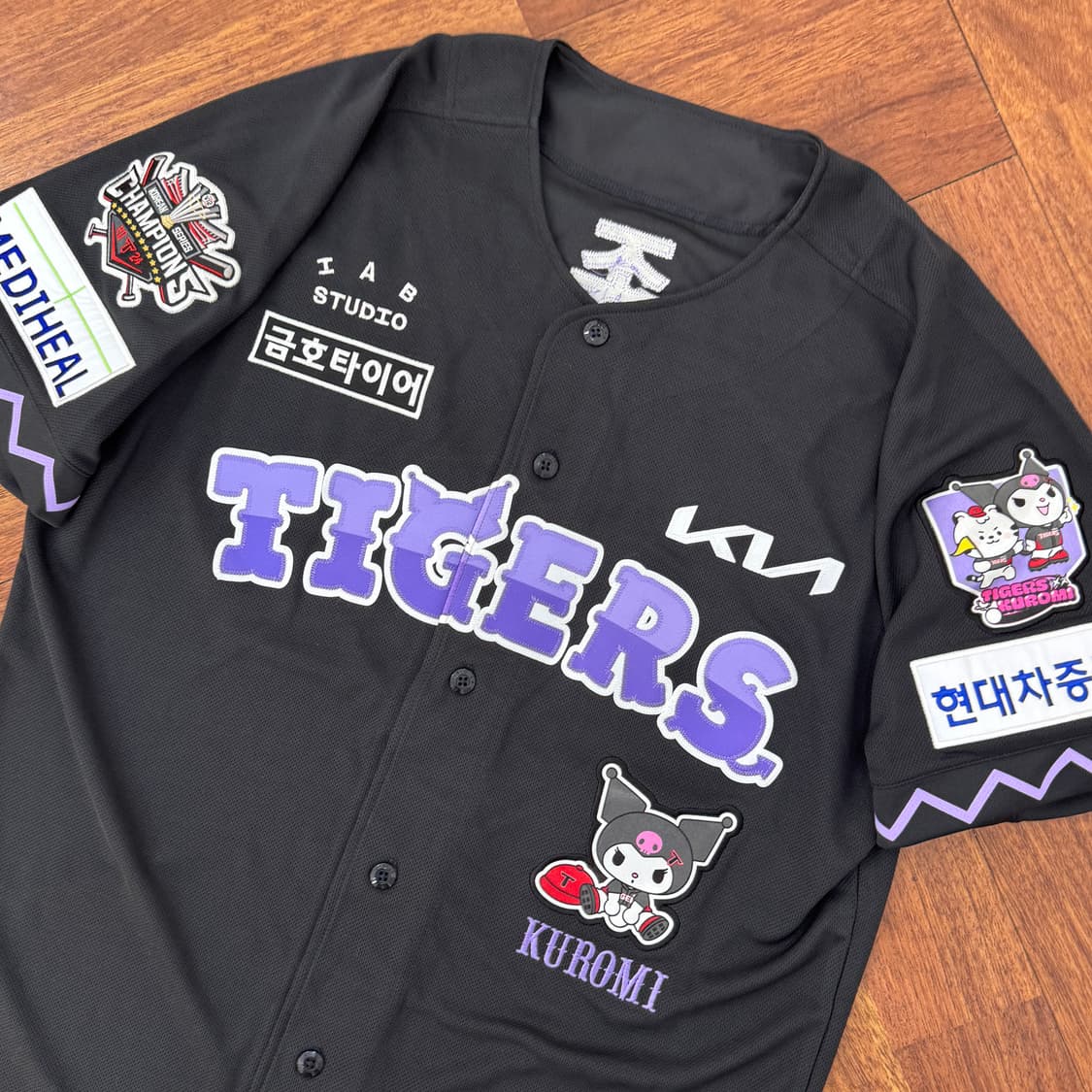 110 아이앱 기아타이거즈 x 쿠로미 어센틱 콜라보 유니폼(홍종표) 상품이미지3
