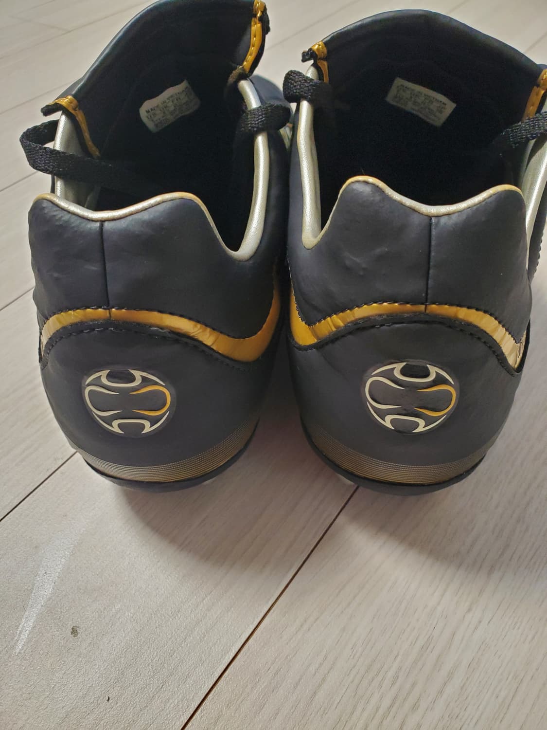 아디다스 축구화 잘락테로 HG 사이즈270

거의 안신어서 상태는 엄청  상품이미지3