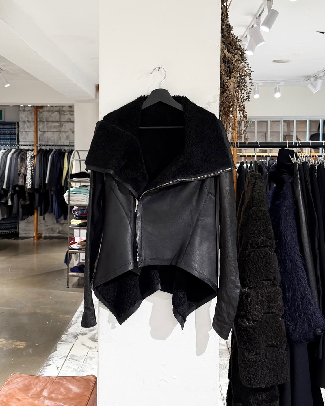 릭오웬스 블랙 시어링 램스킨 레더 바이커 자켓 상품이미지1