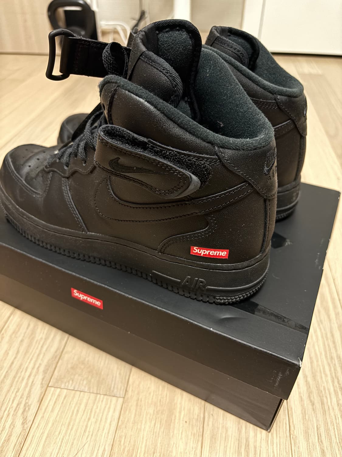 나이키 슈프림 에어포스 미들 블랙 260 상품이미지2