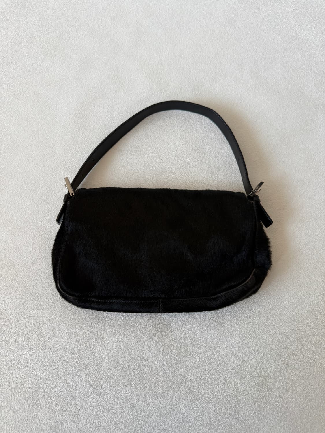 펜디(FENDI) 블랙 송치 바게트 숄더백(ITALY) 상품이미지5