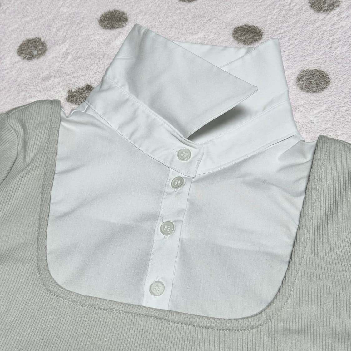 페인오어플레져 에블린 셔츠탑 라이트그레이 상품이미지3