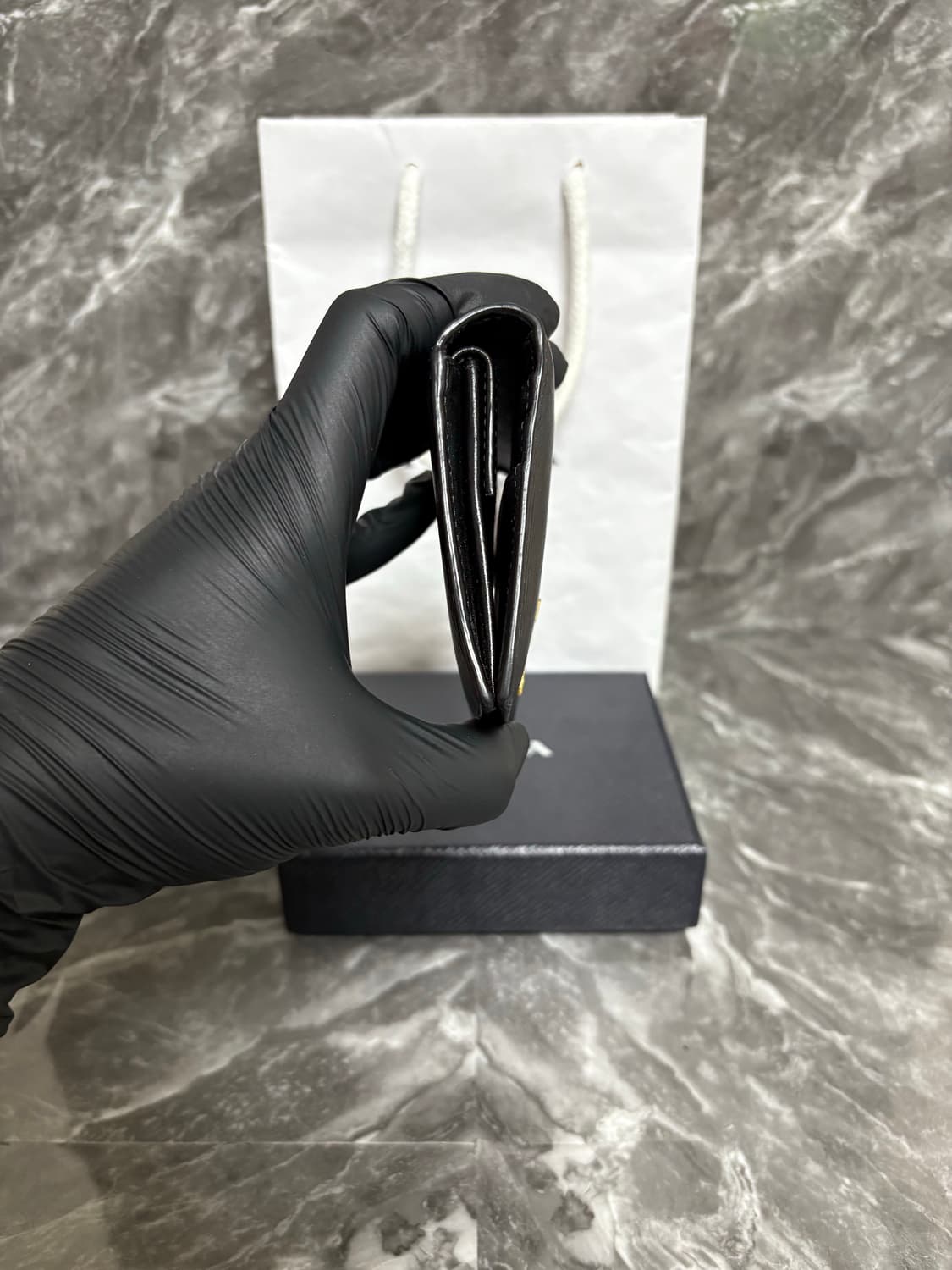 프라다 사피아노 금장 메탈로고 카드 중지갑 상품이미지6