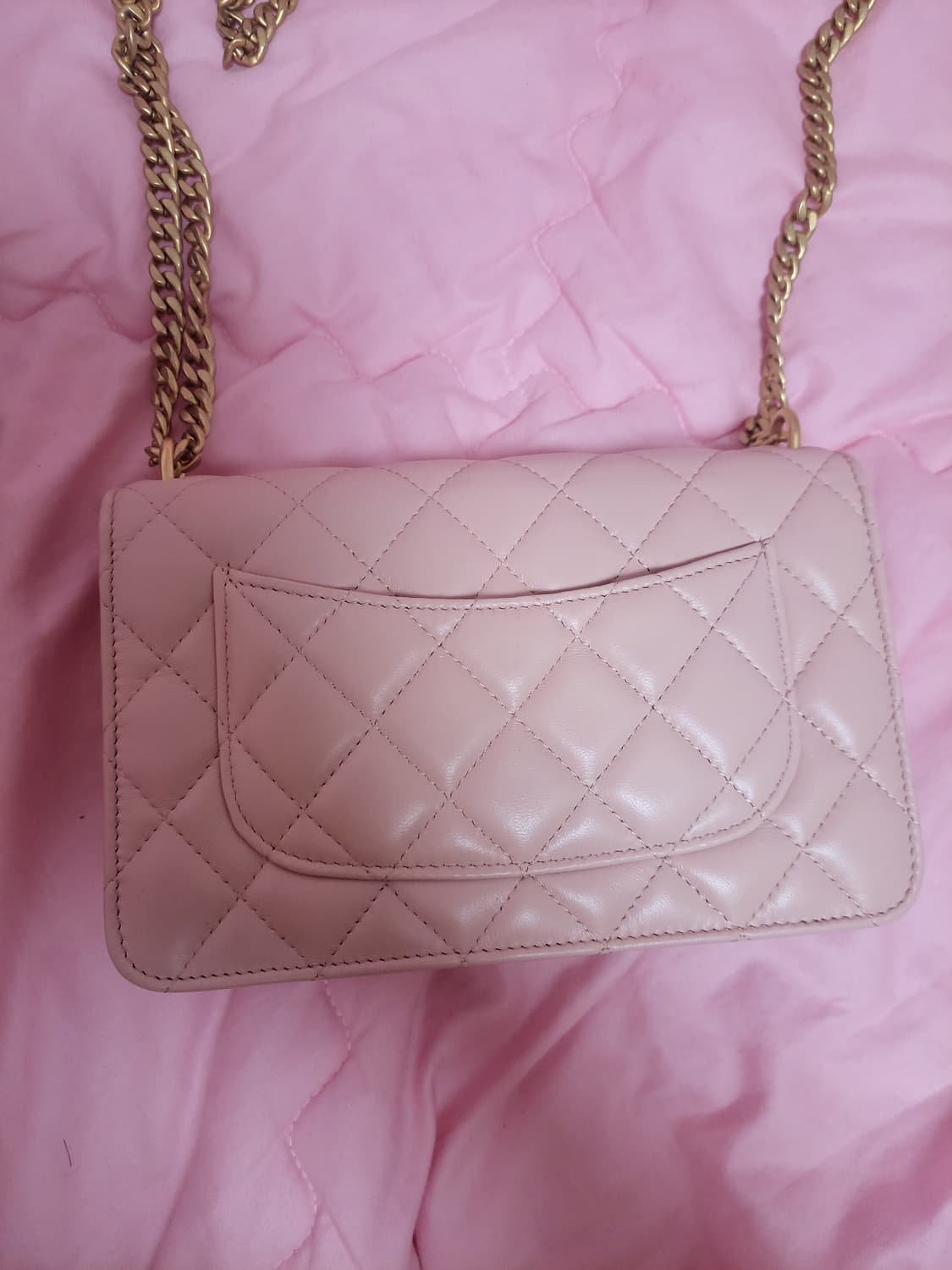 정품)급처미사용새상품!샤넬 중고업체에판매핑크까멜리아골든볼내장칩크로스백가방 상품이미지7