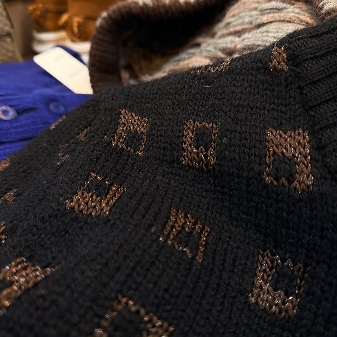 아페쎄 글리터 스퀘어 패턴 이탈리아 울 니트 스웨터 크롭 핏 상품이미지2