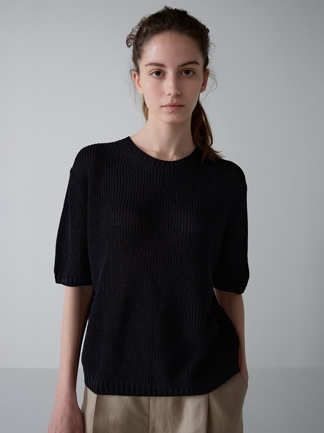 파사드패턴 페이퍼 하프슬리브 니트_black 상품이미지2