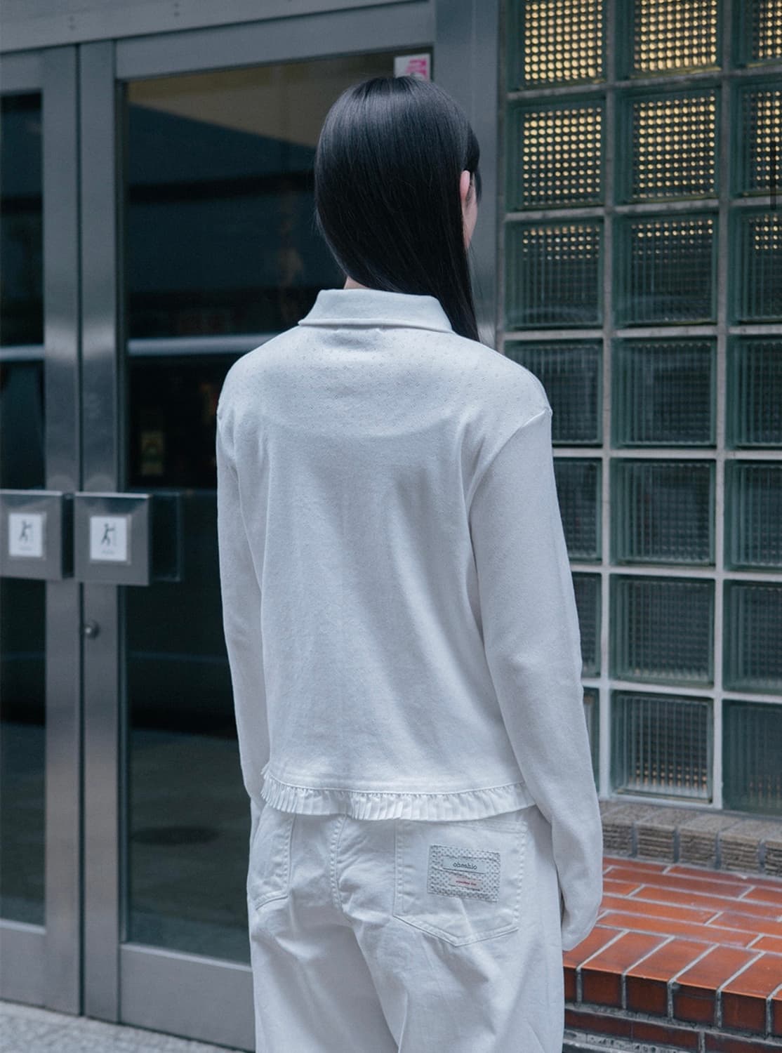 오헤시오 라운드 카라 프릴 롱 티셔츠 화이트  상품이미지3