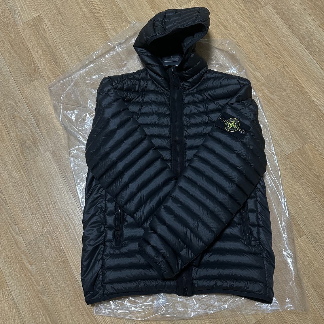 스톤아일랜드 룸우븐 경량패딩 M 상품이미지1