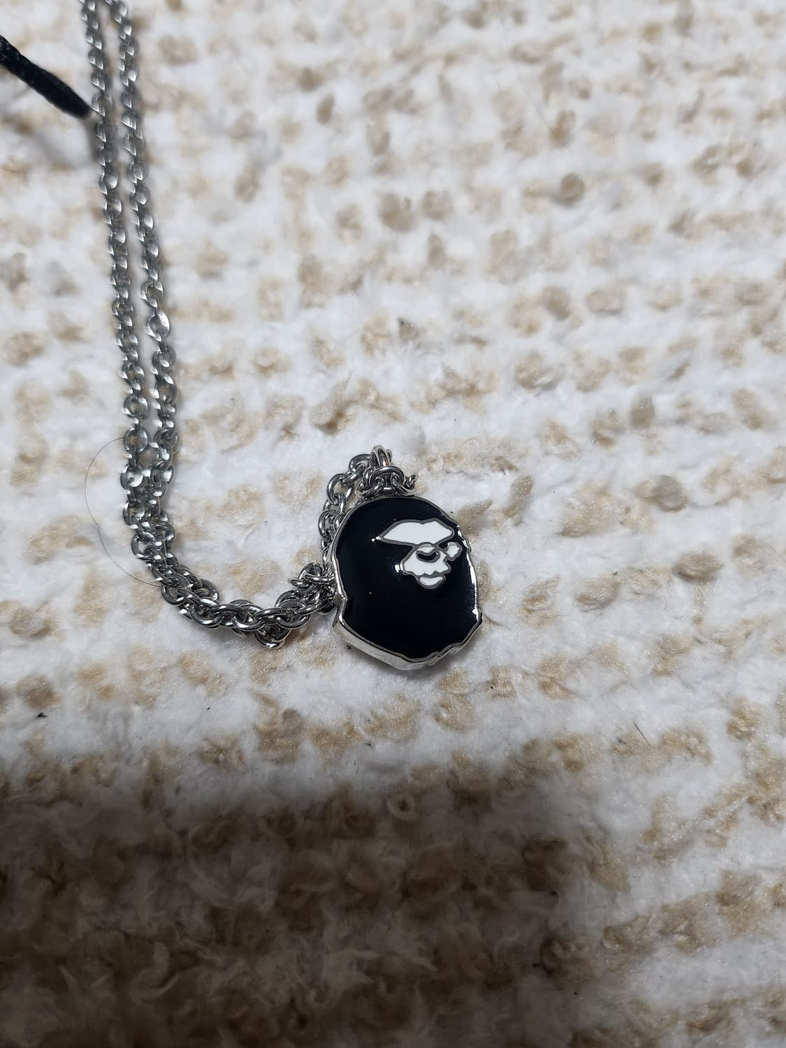 베이프 로고 목걸이 상품이미지2