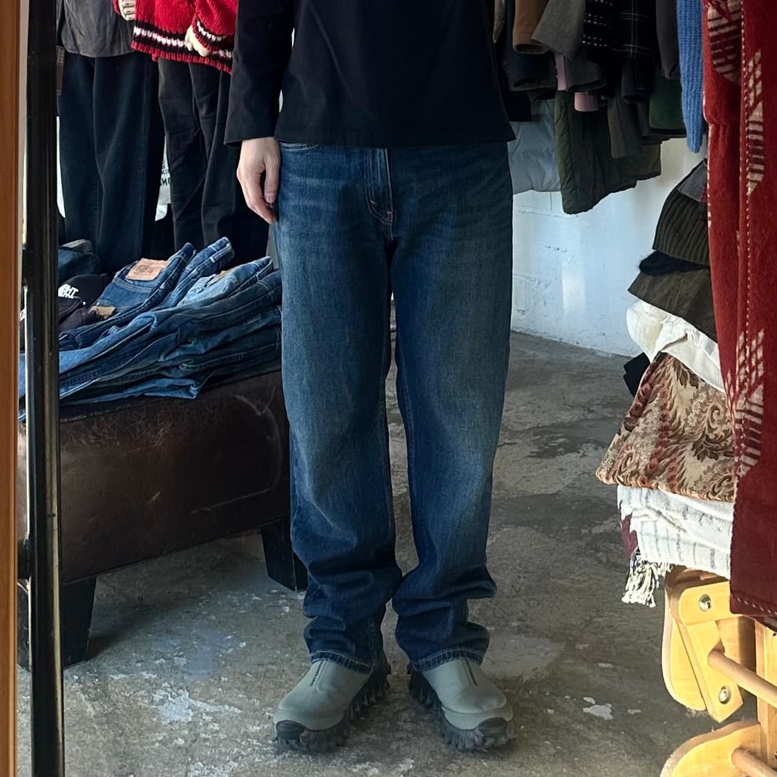 (착용컷) 리바이스 505 (남성용 33.5) 상품이미지3