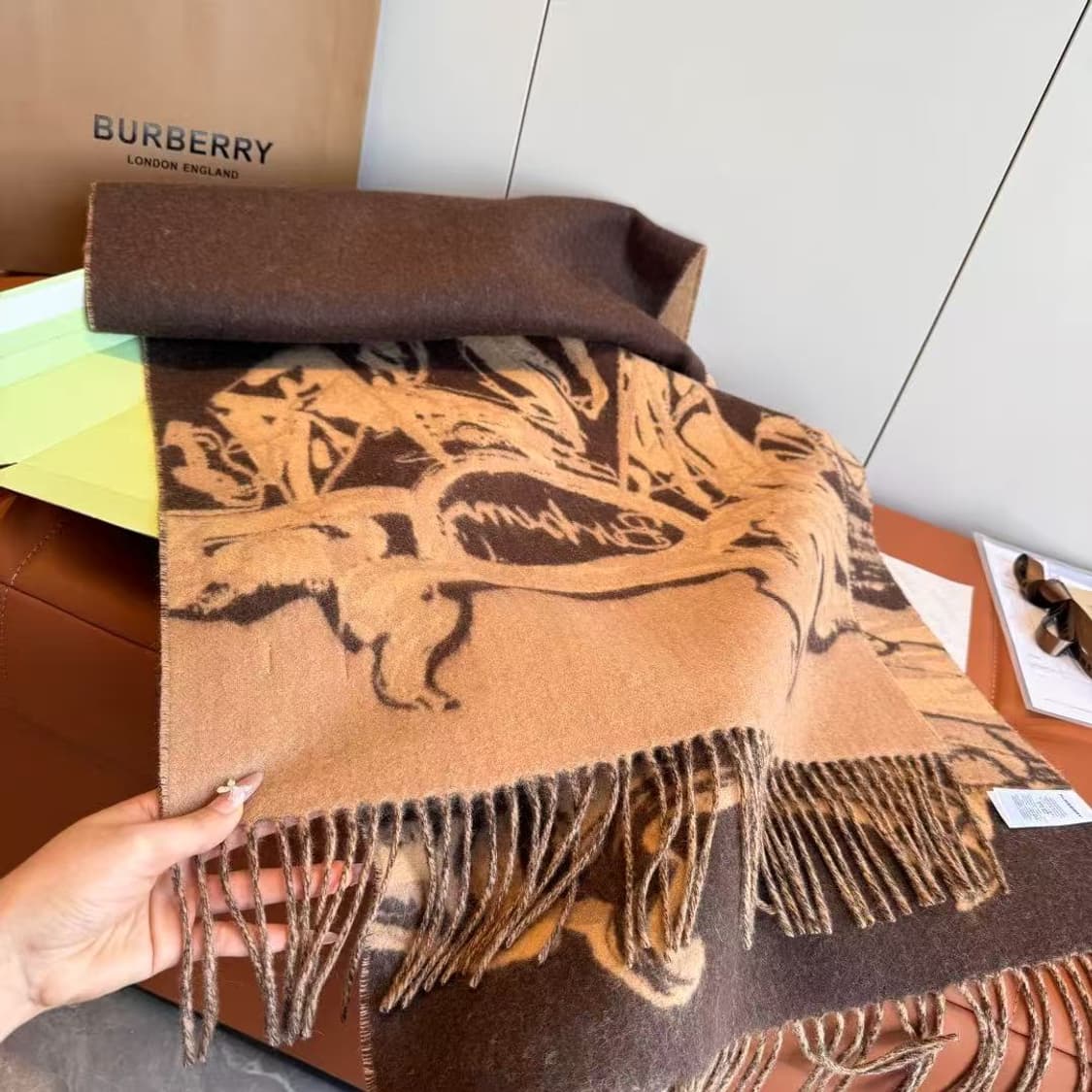 버버리숙녀 리버서블 스카프 100% 램스울
 상품이미지1