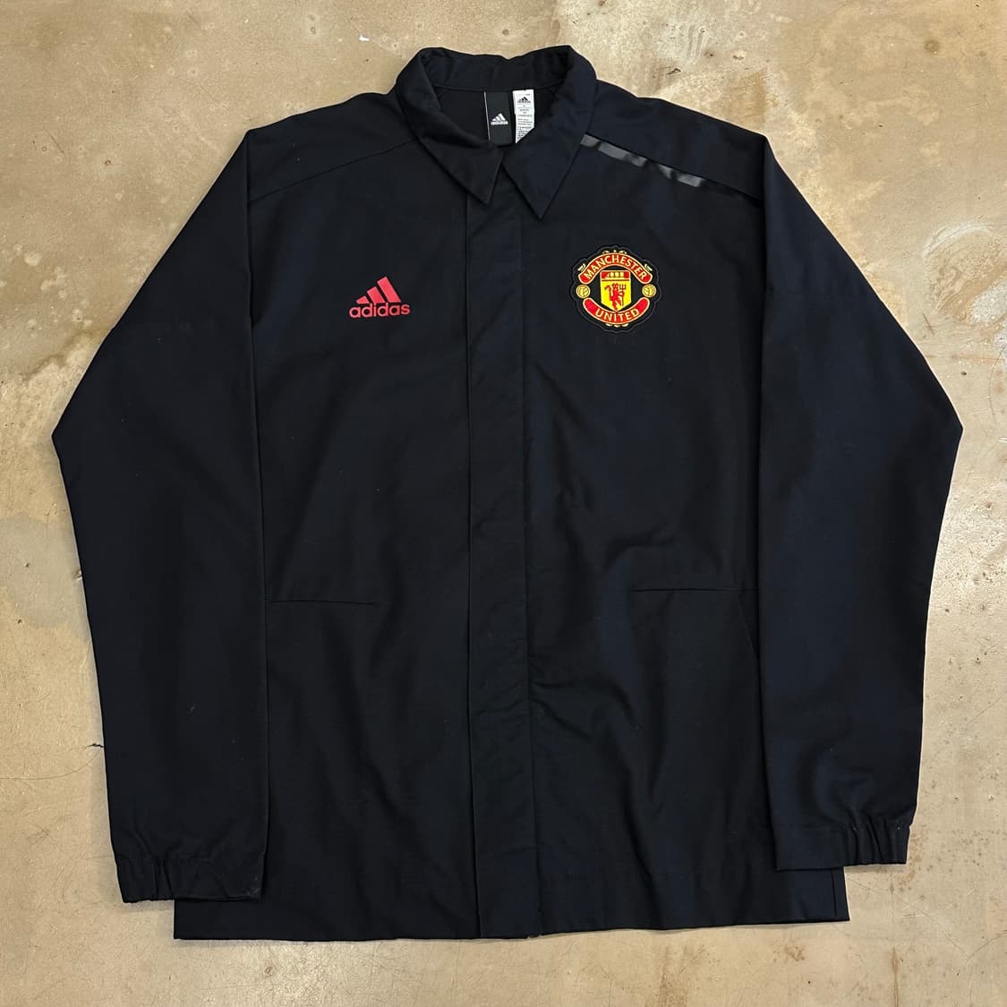 L 아디다스 맨체스터유나이티드 블랙 코치 자켓 상품이미지2