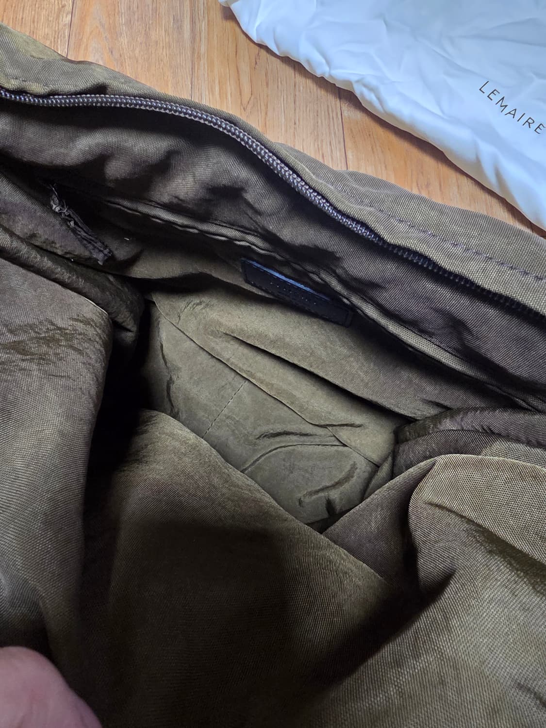 르메르 소프트 게임 백  미디움 나일론 카키 상품이미지4