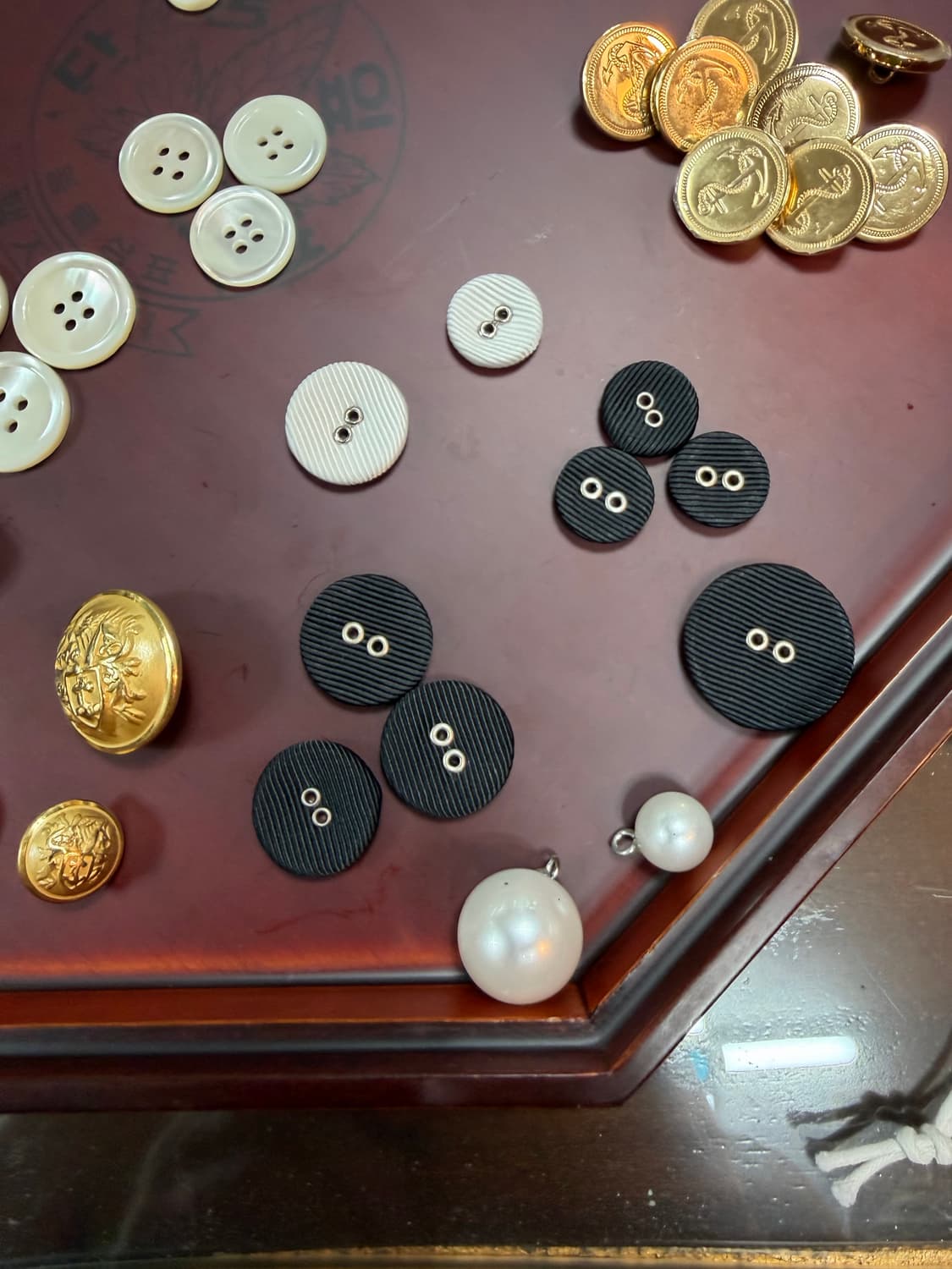 톰브라운 정품 각각의 다양한 단추들 많이있습니다. 새상품 팝니다.!!! 상품이미지3